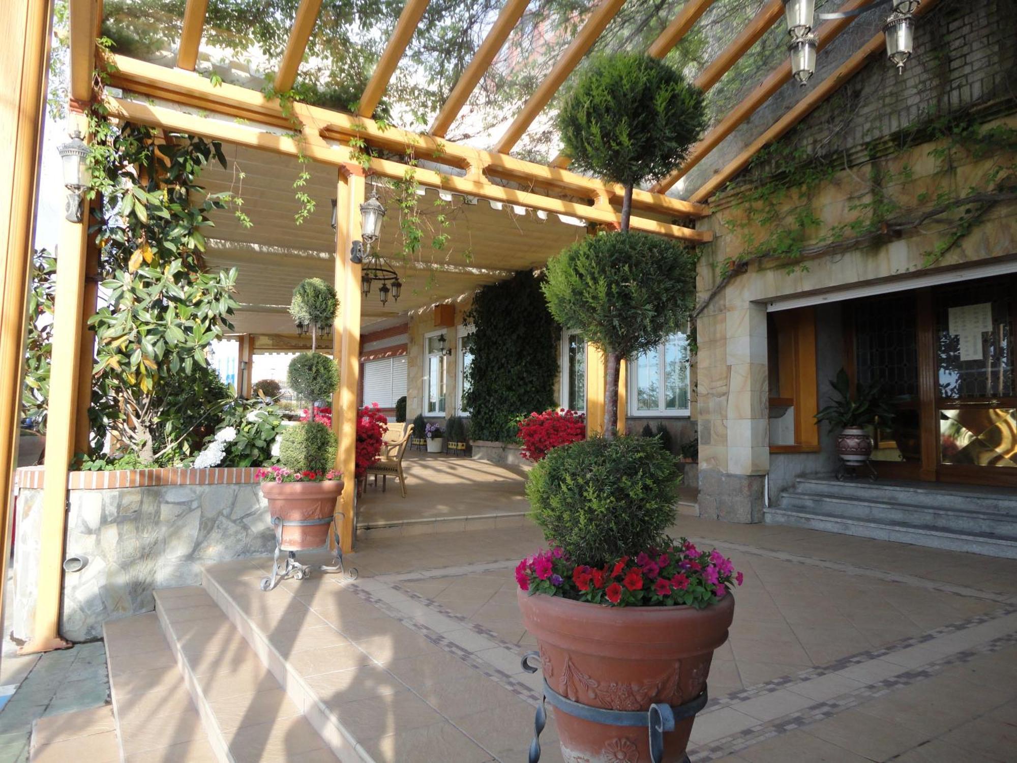 Hotel La Maruxina La Alameda de la Sagra Bagian luar foto