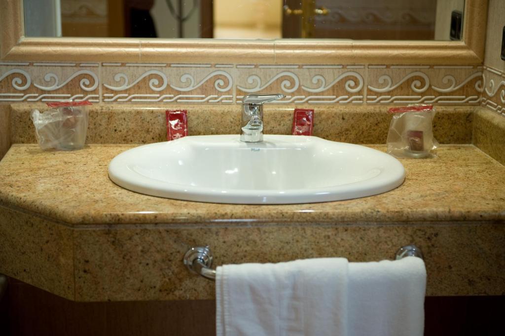 Hotel La Maruxina La Alameda de la Sagra Ruang foto