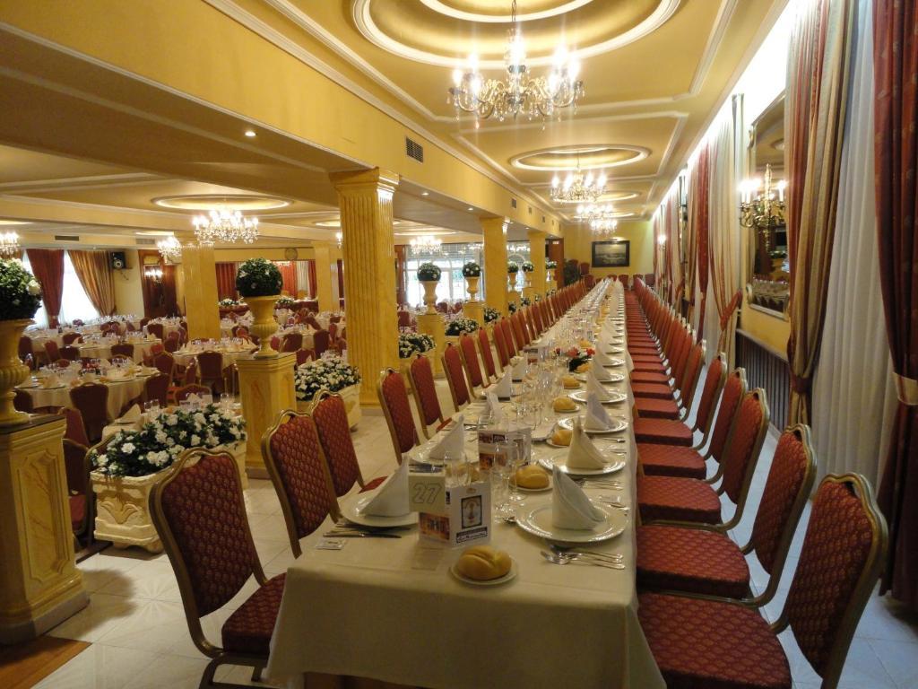 Hotel La Maruxina La Alameda de la Sagra Bagian luar foto